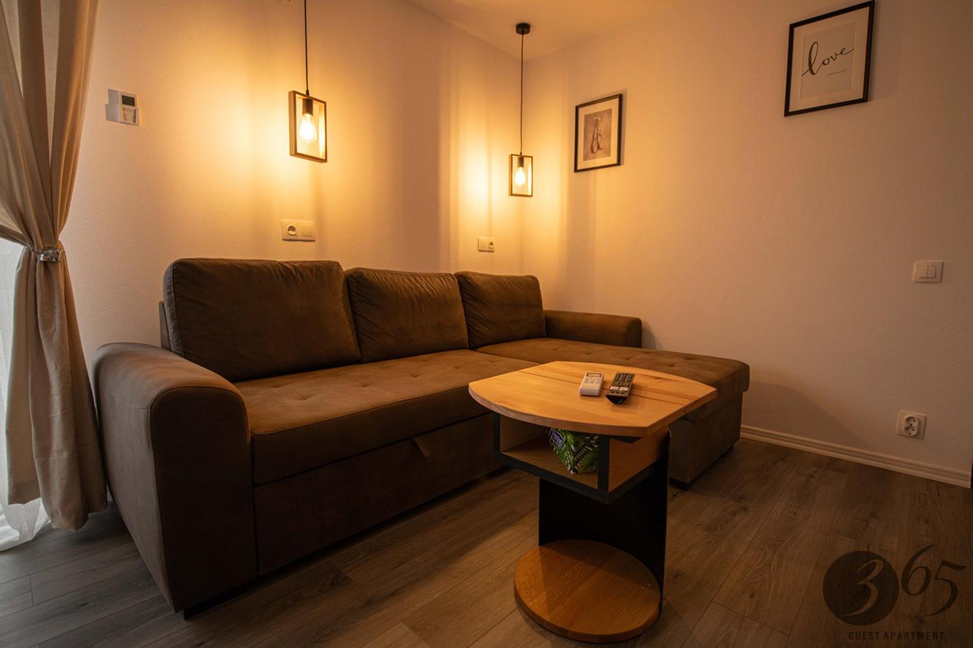 365 Guest Hunedoara