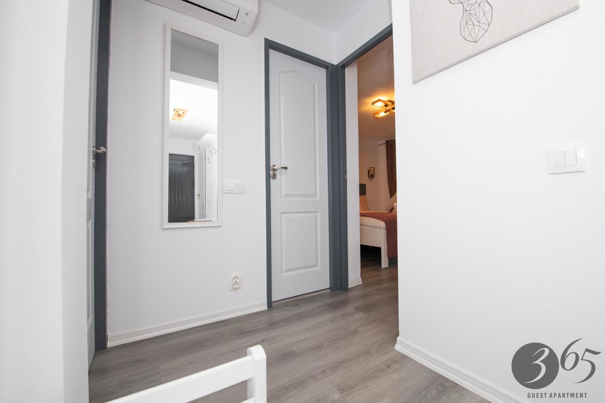 365 Guest Hunedoara